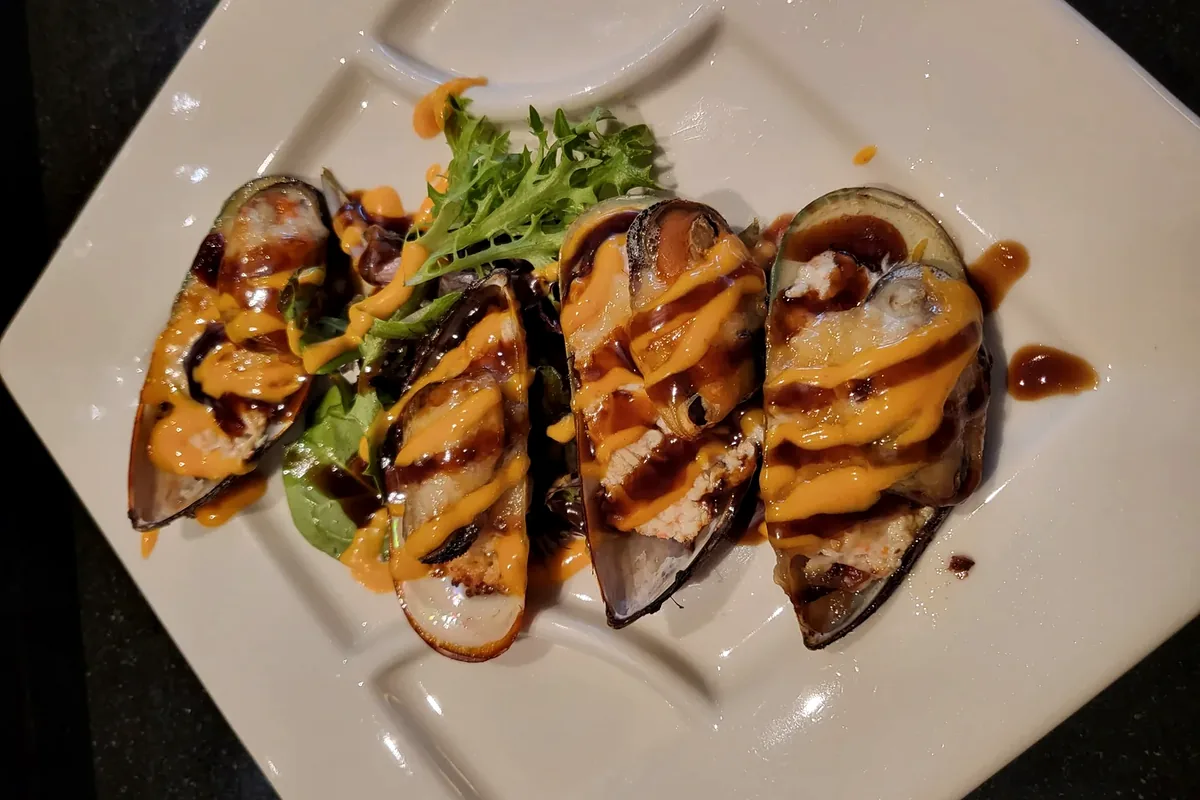Baked Green Mussel, four mussels baked with crab, eel sauce and spicy mayo