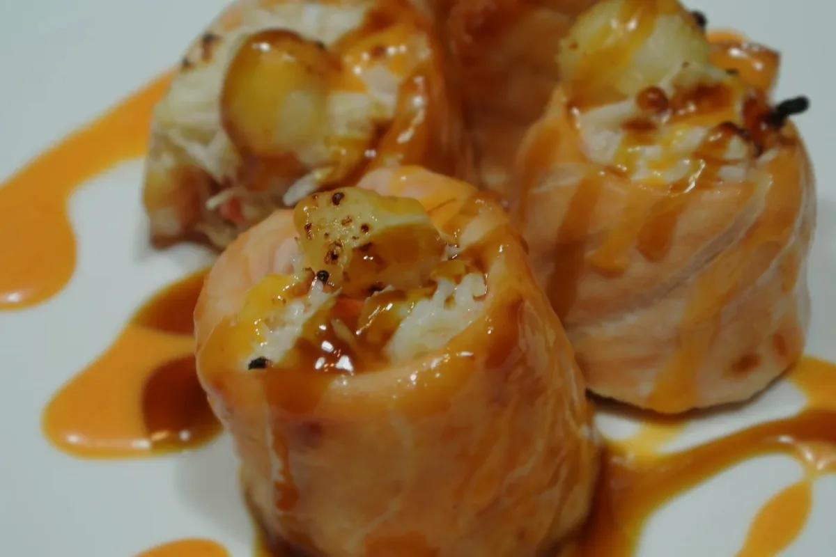 Tokyo 7, baked salmon with crab, served without rice