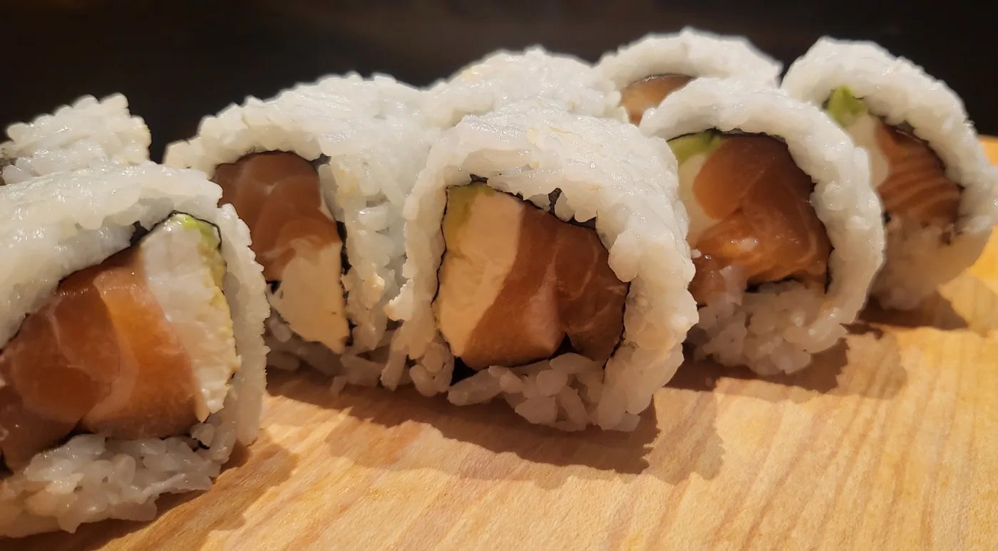 Philadelphia roll - salmon, cream cheese and avocado with masago