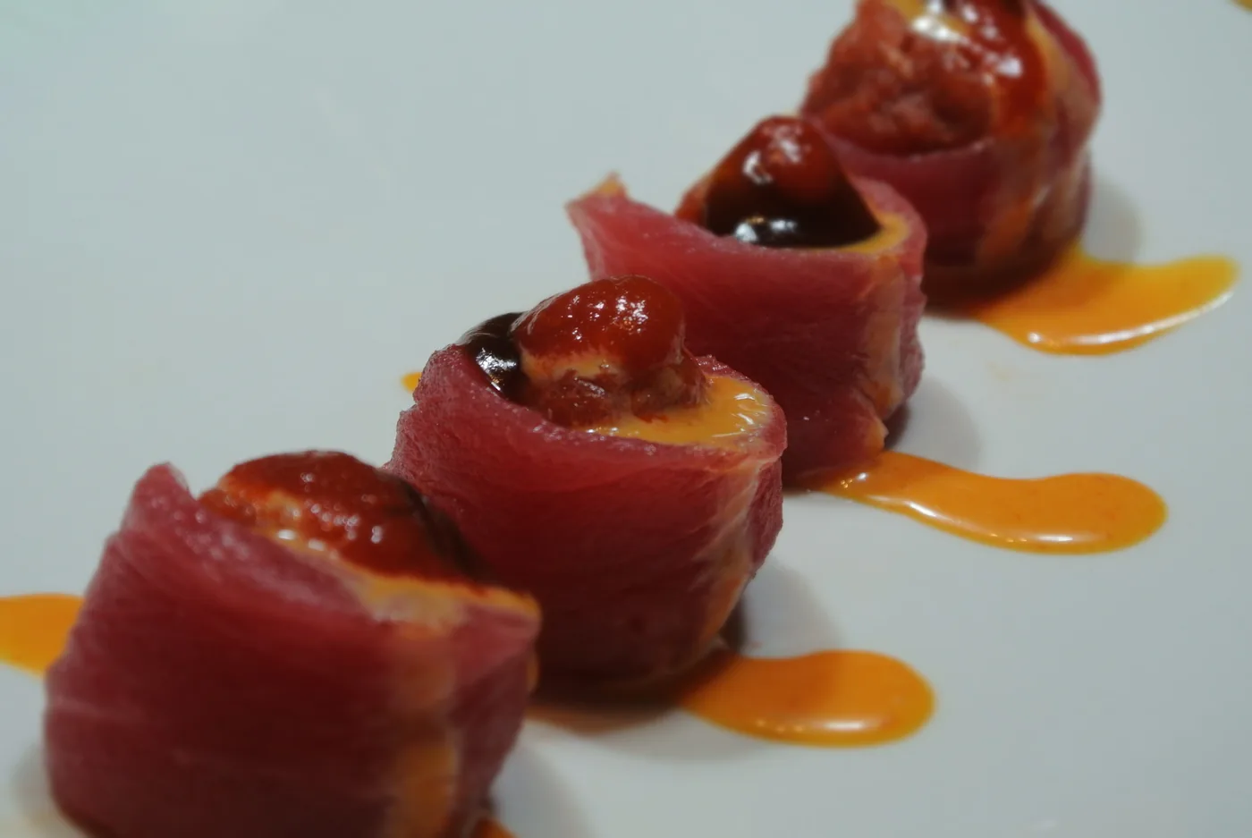 Red Skin - tuna and spicy tuna, made without rice